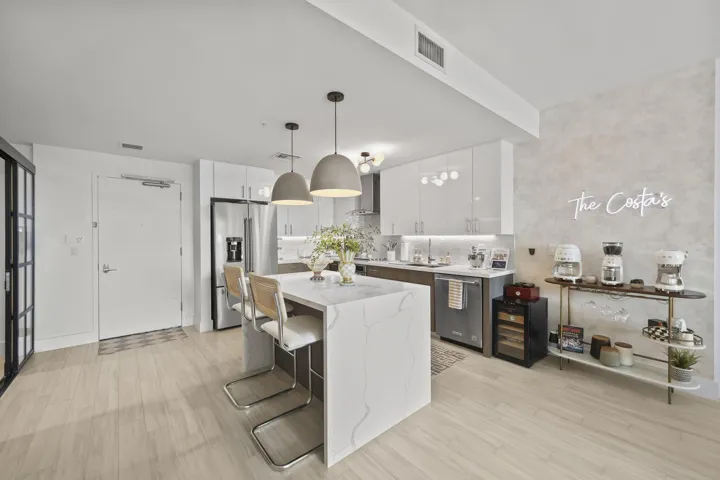 kitchen/ coffee bar