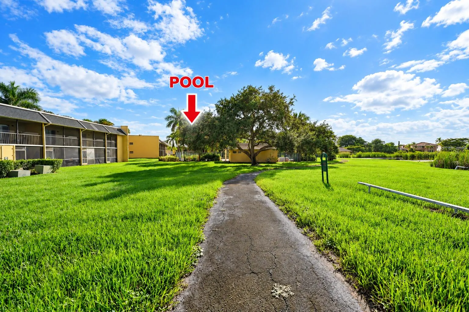 1509 walking path to pool