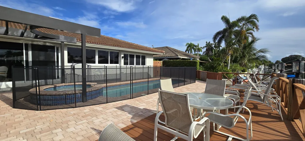 pool on intracoastal