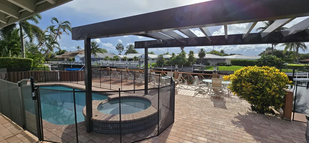 Beautiful pool, spa & intracoastal views