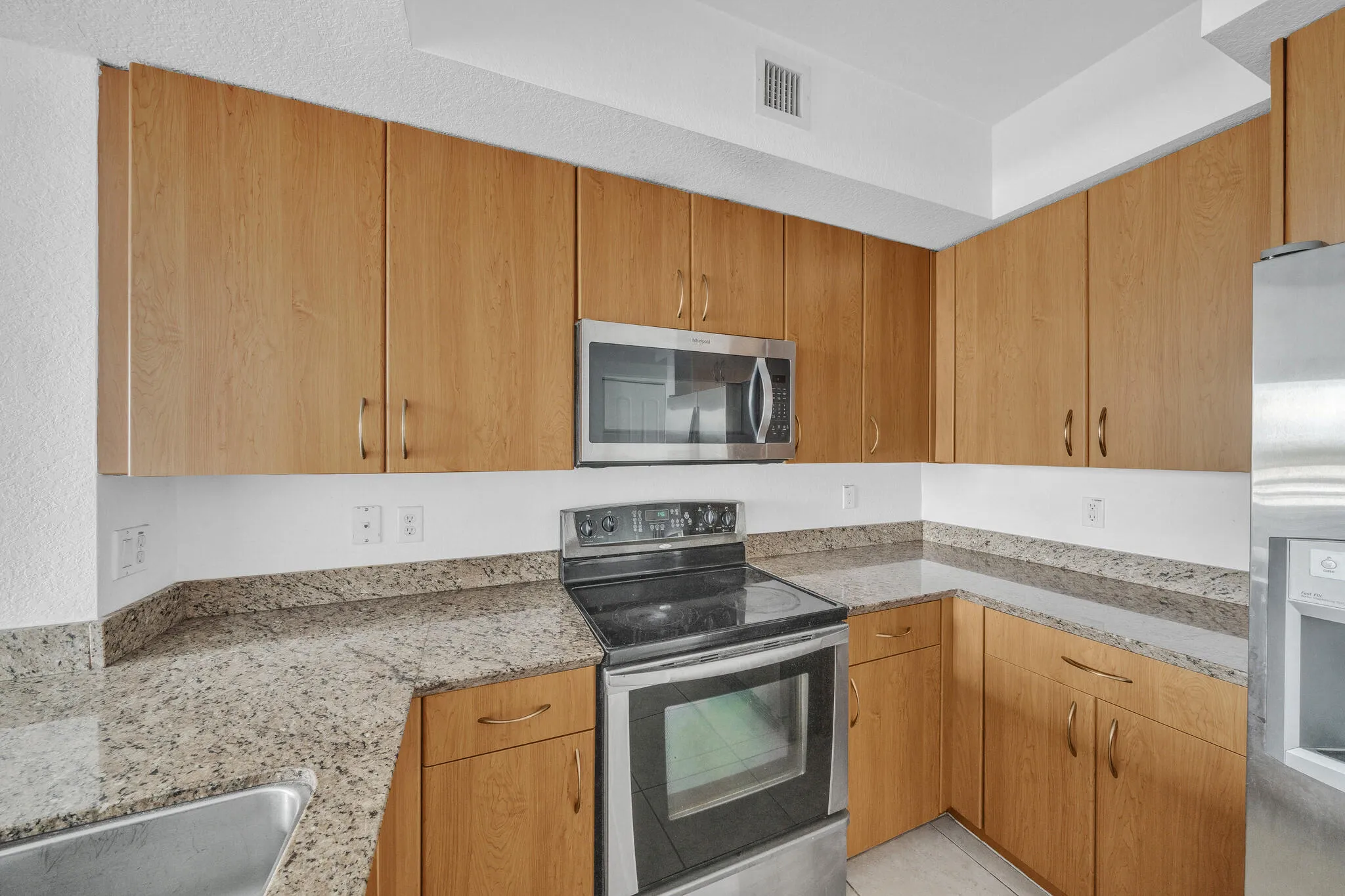 16 Kitchen (2)