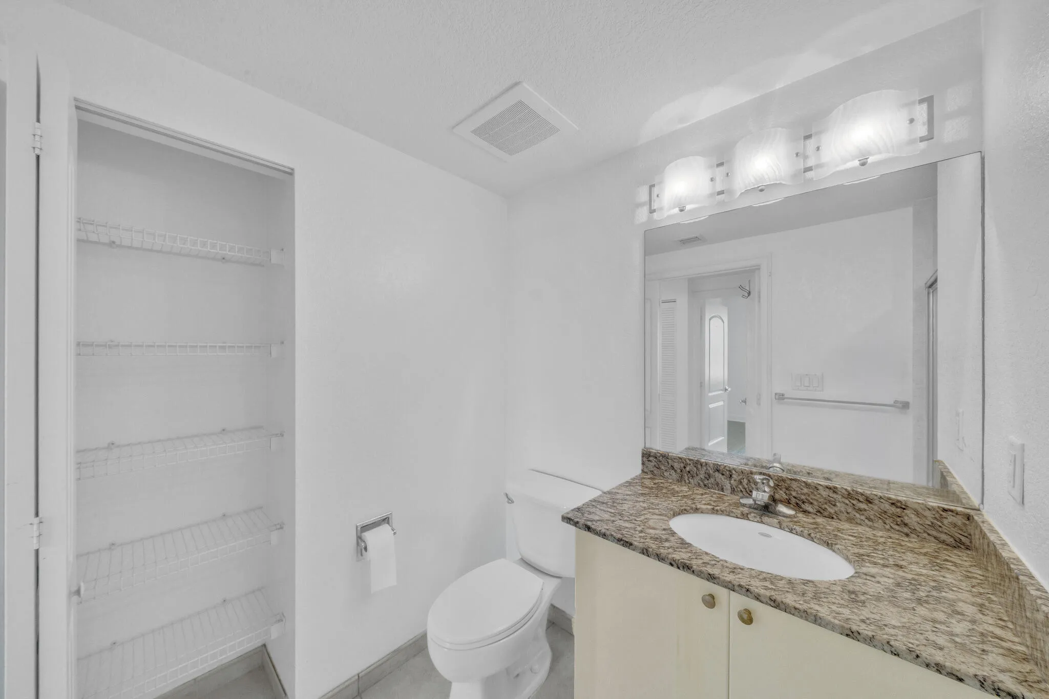 19 Guest Bathroom (3)
