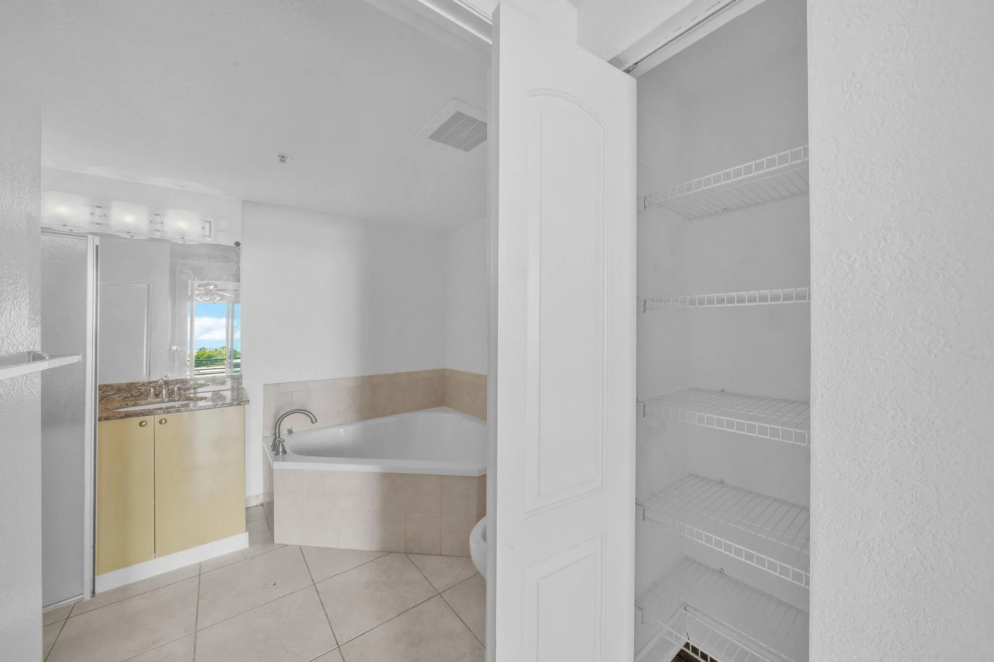 12 Primary Bathroom (1)