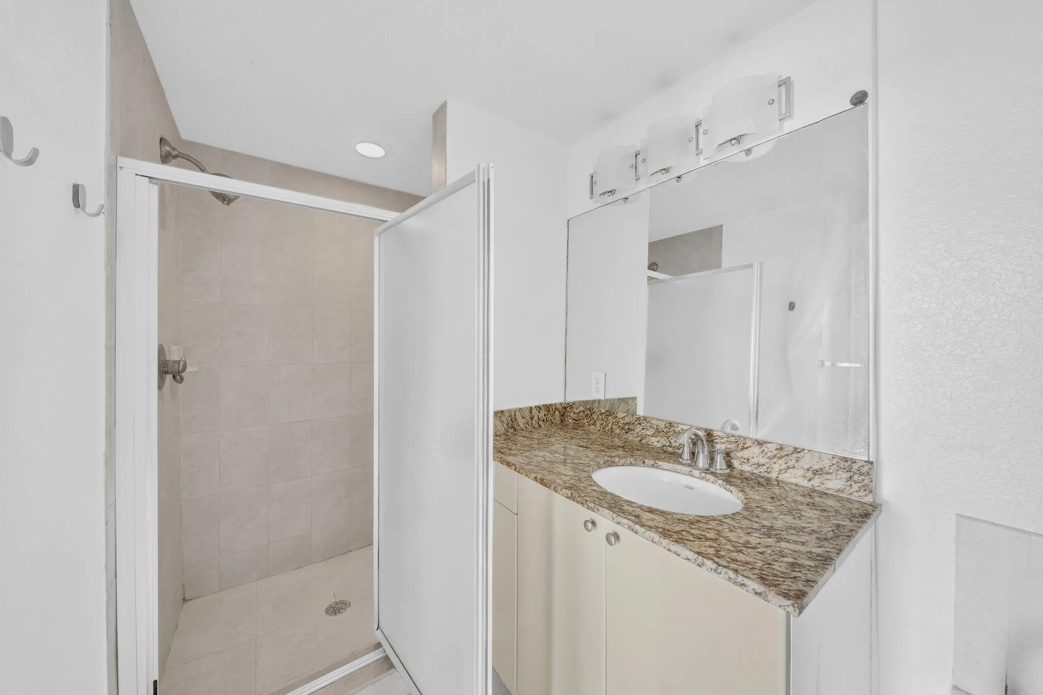 12 Primary Bathroom (3)