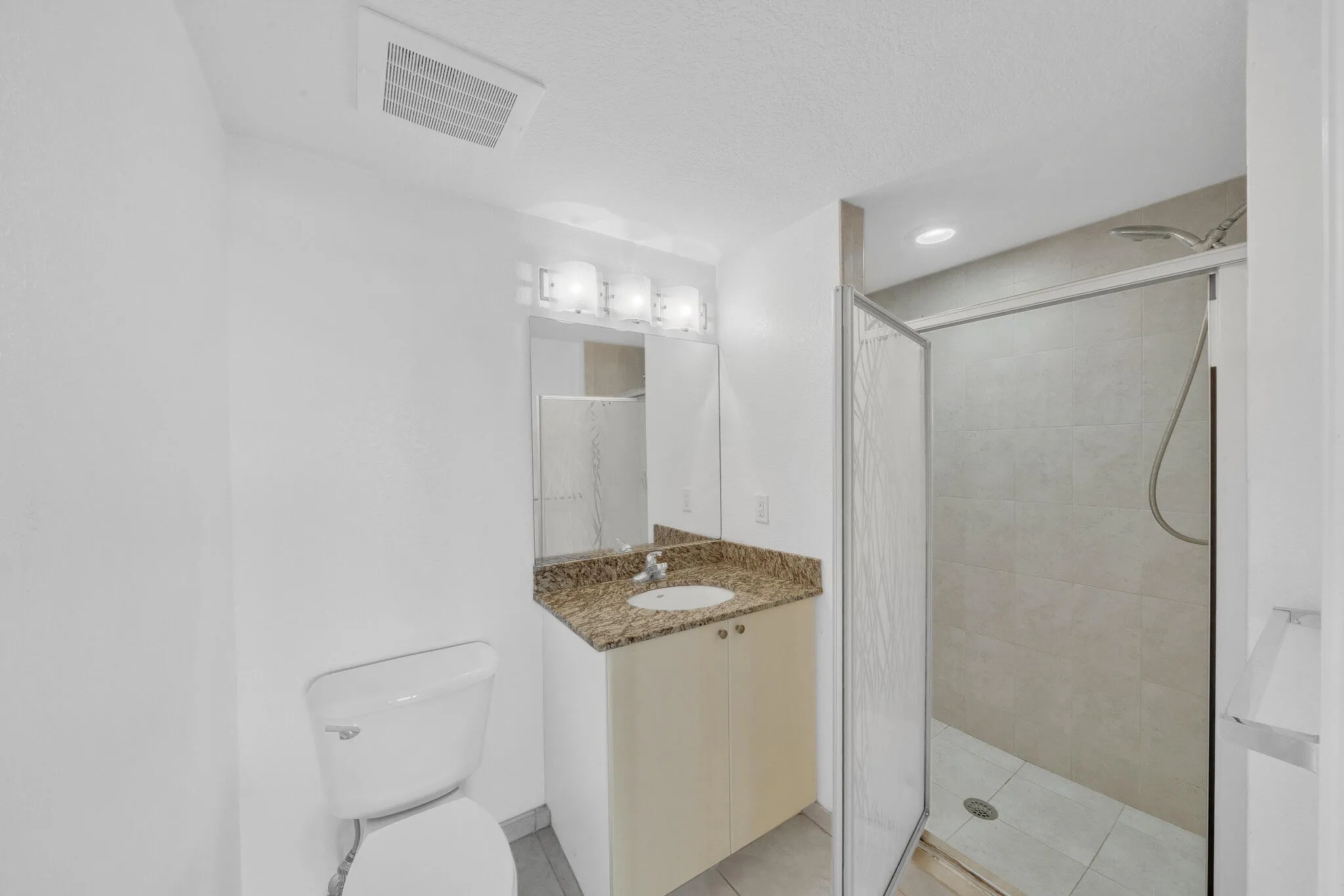 19 Guest Bathroom (2)
