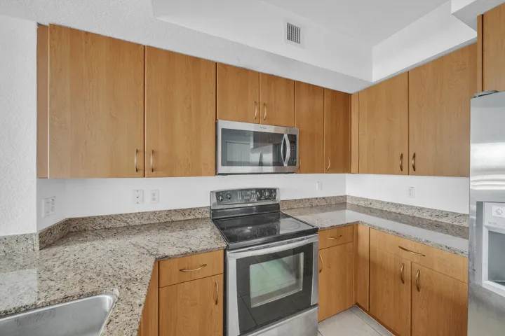 16 Kitchen (2)