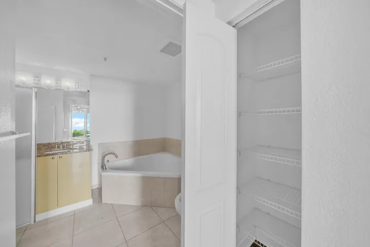 12 Primary Bathroom (1)