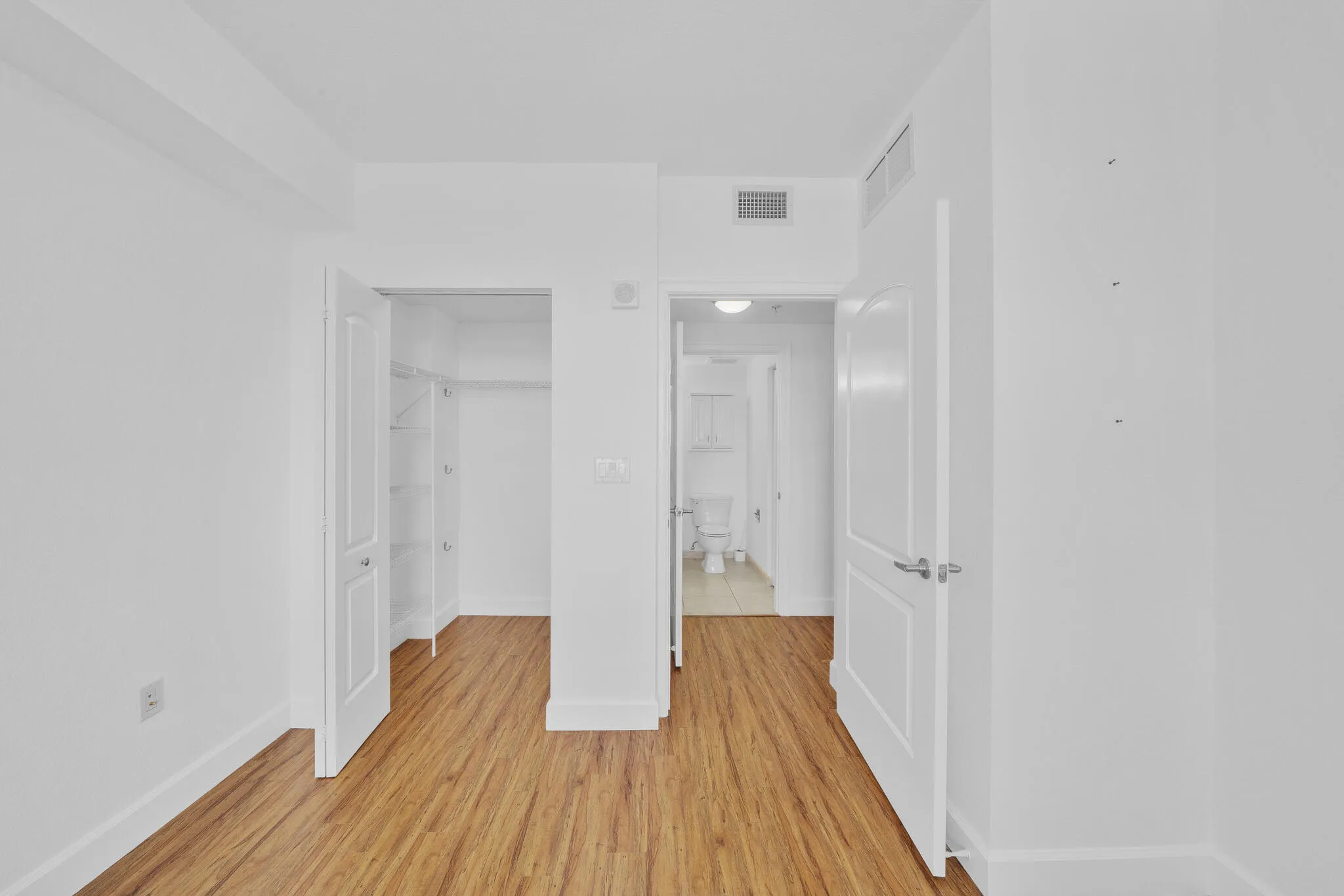 17 Guest Bedroom (3)
