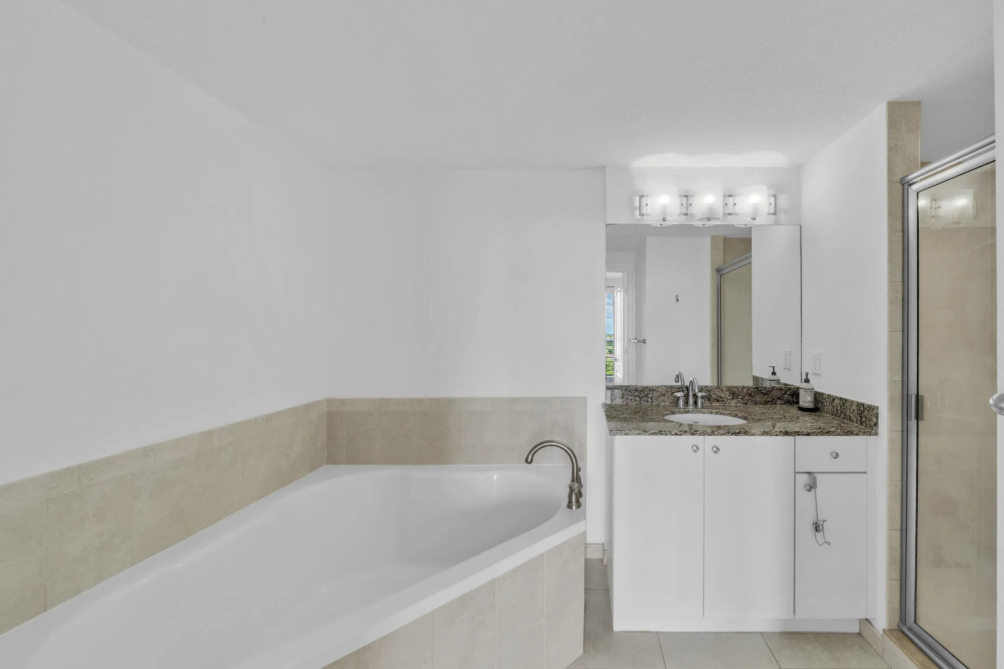 13 Primary Bathroom (2)
