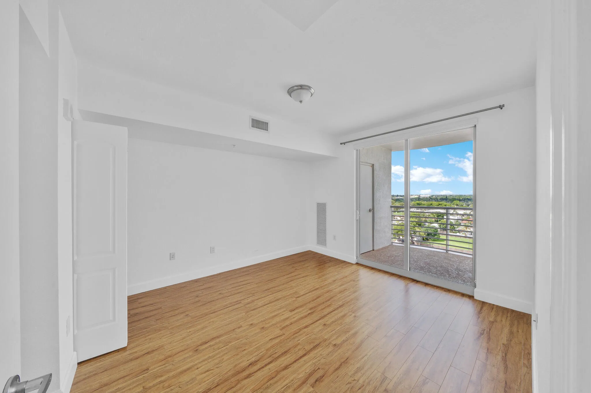 9 Primary Bedroom