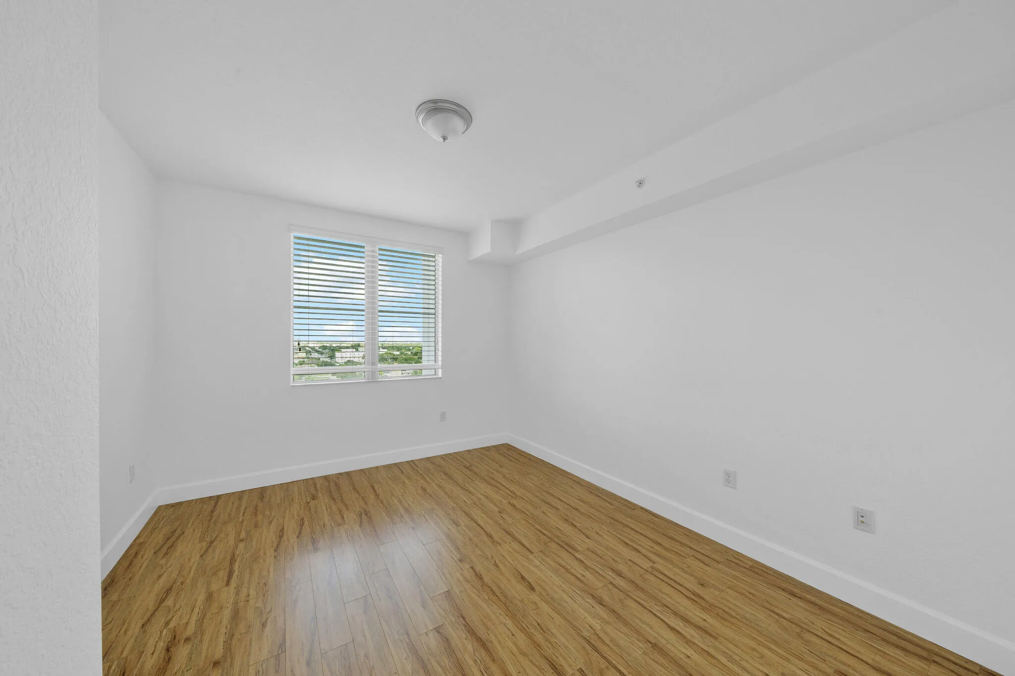 17 Guest Bedroom (1)
