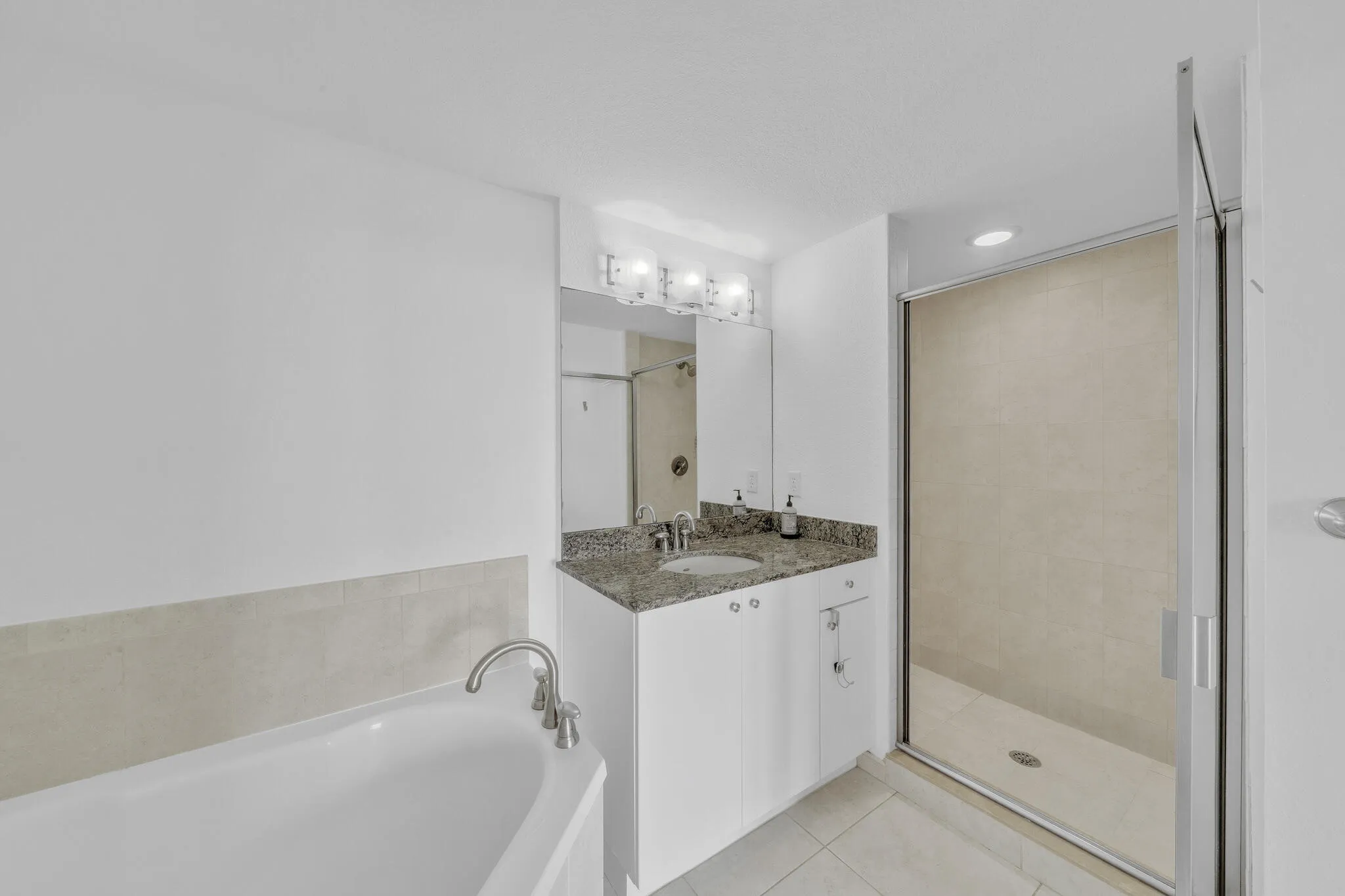 13 Primary Bathroom (3)