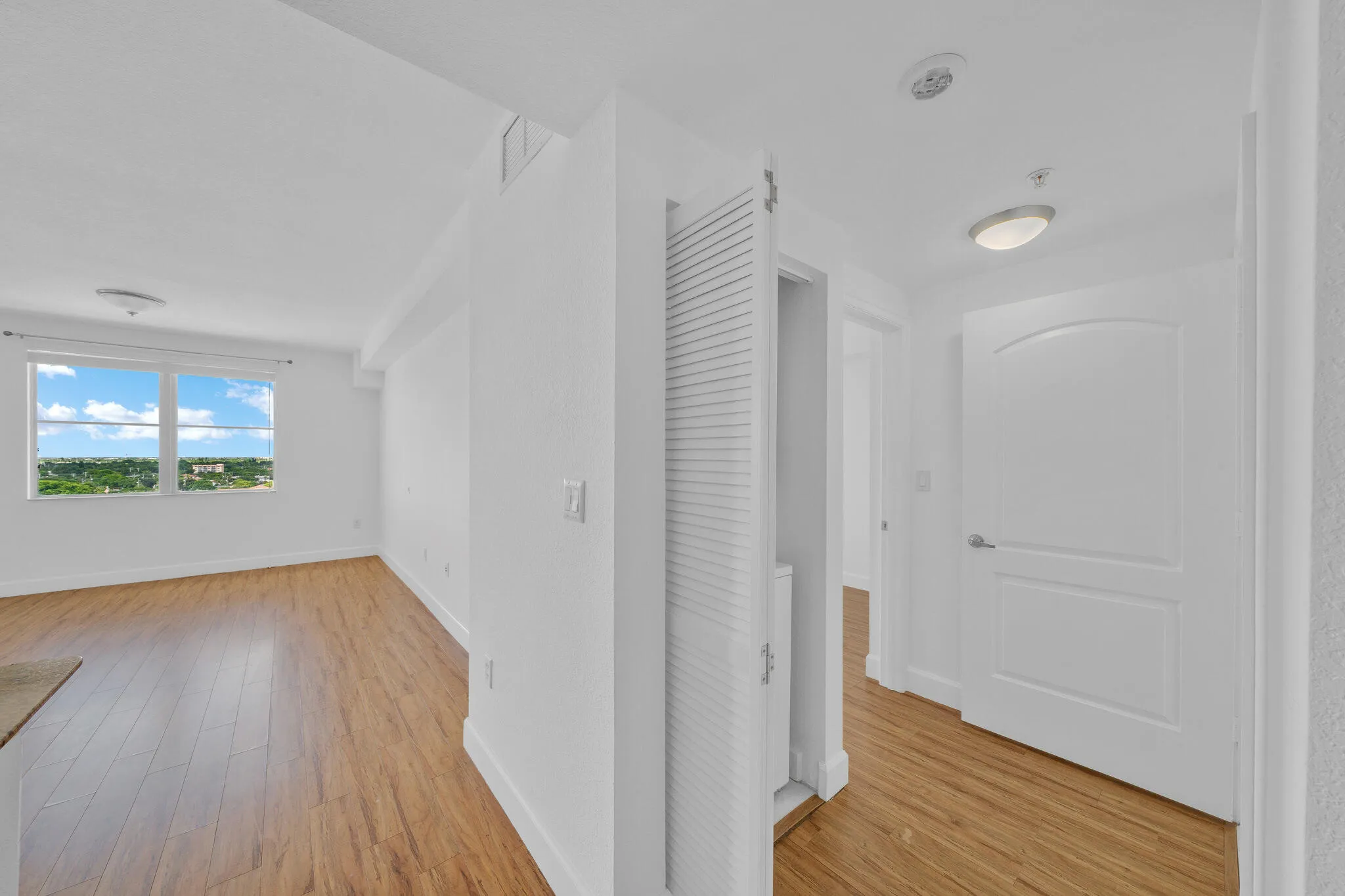 16 Laundry Closet (1)