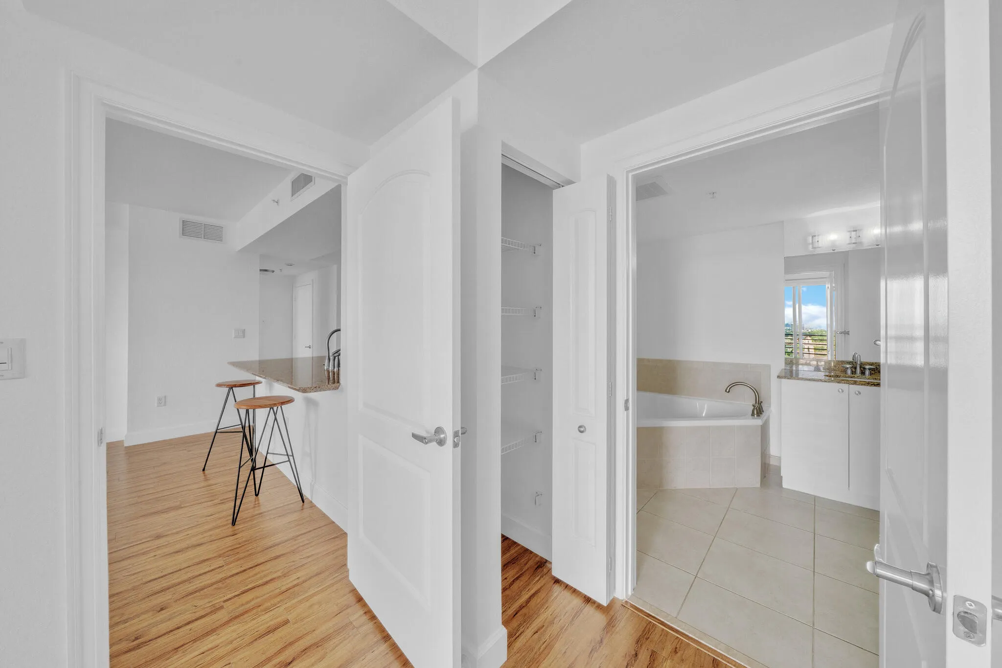 13 Primary Bathroom (1)