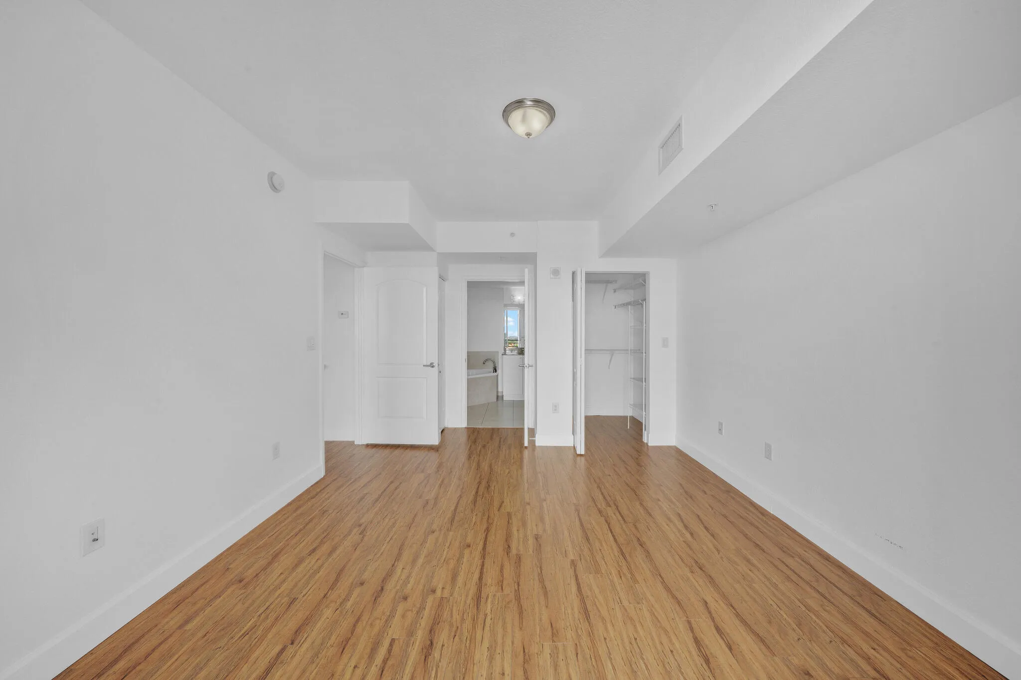 11 Primary Bedroom