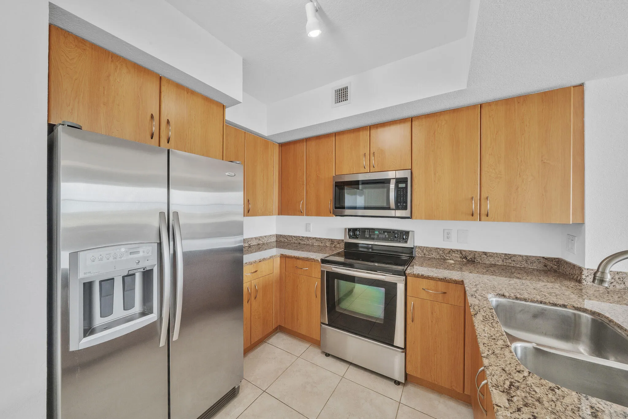 6 Kitchen (2)