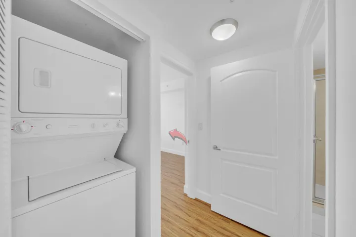 16 Laundry Closet (2)