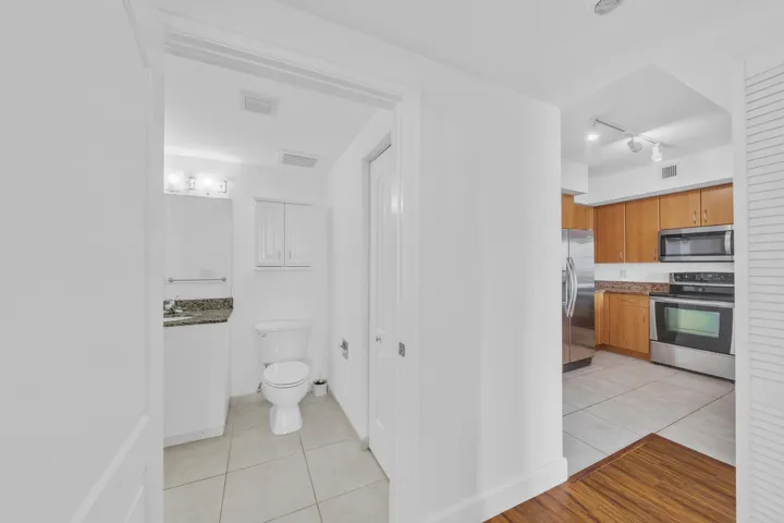18 Guest Bathroom (1)