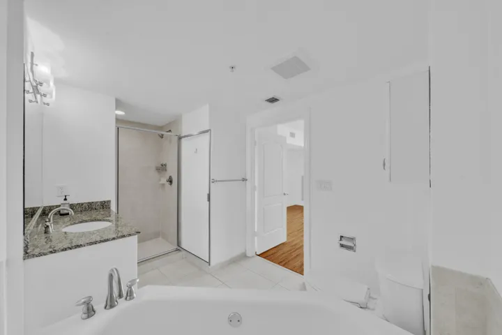 13 Primary Bathroom (4)
