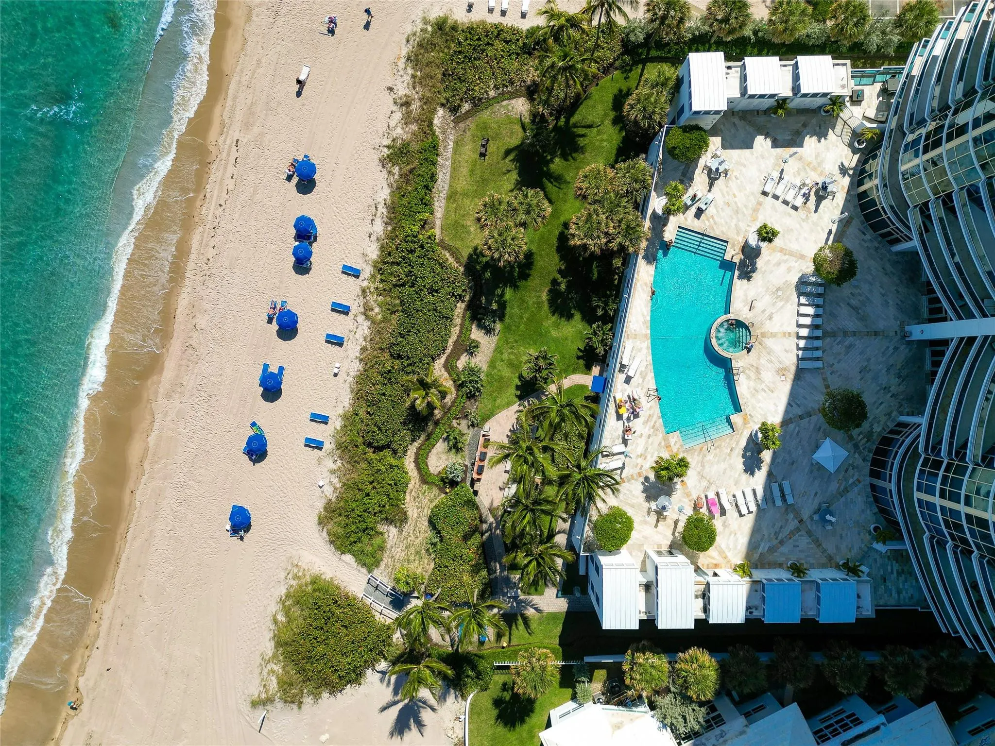 Direct Oceanfront with Beach and Pool Service