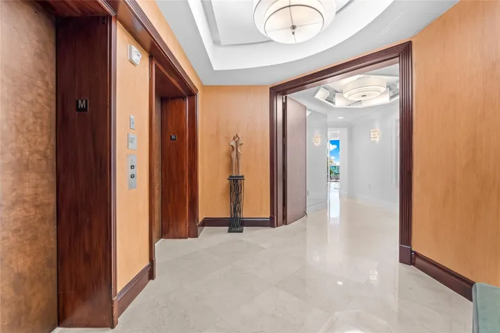 Private Double ElevatorFoyer