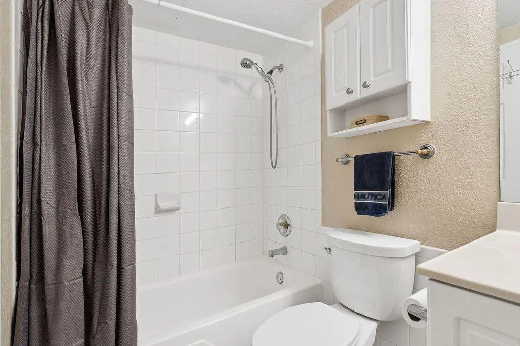 ALL TILED TUB-SHOWERMARBLE VANITY