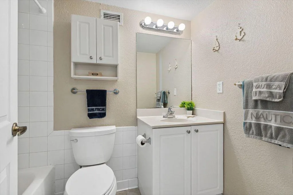 MODERN BATH WITH TUB-SHOWER