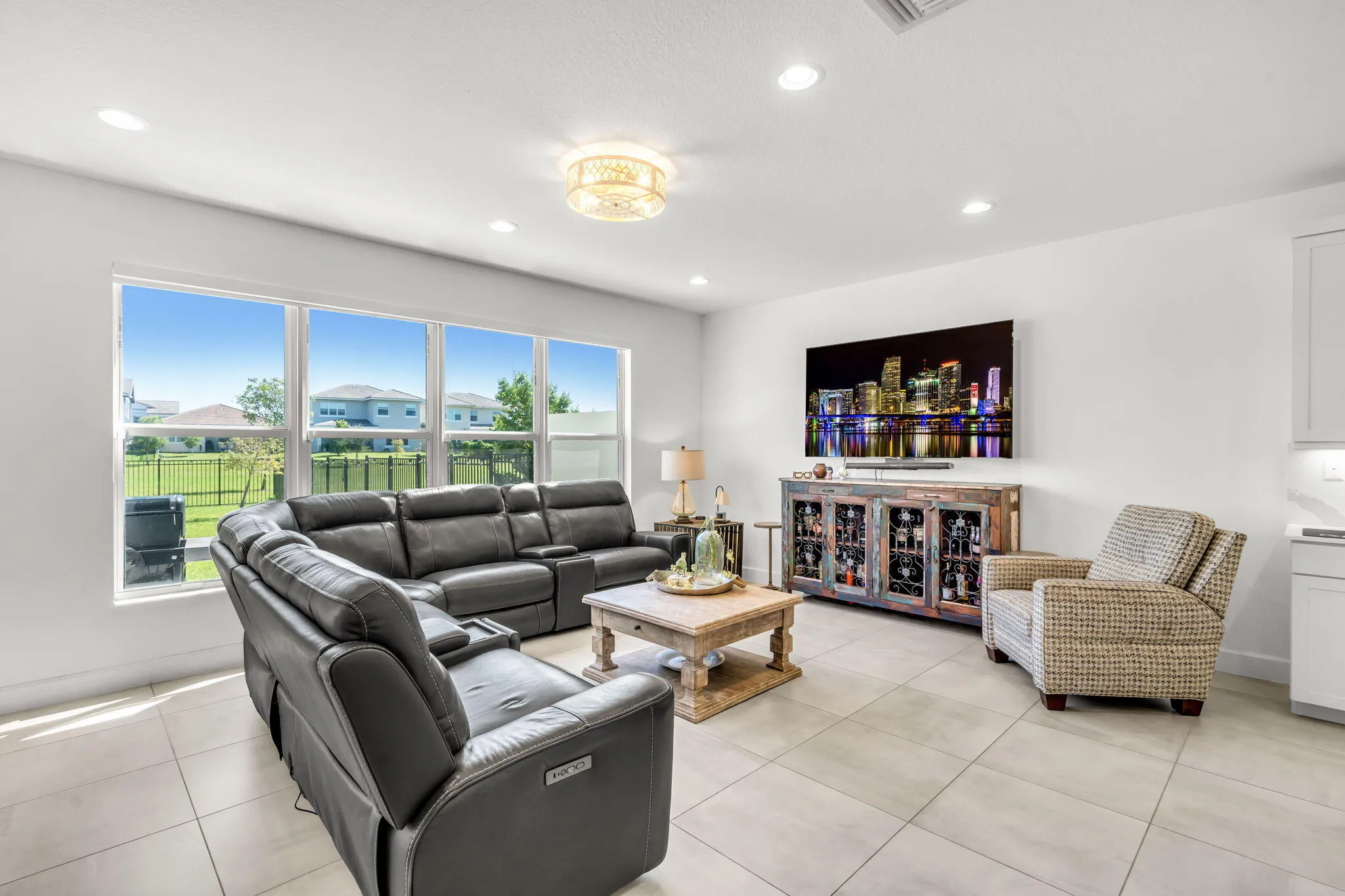 6-web-or-mls-19557Broad-6