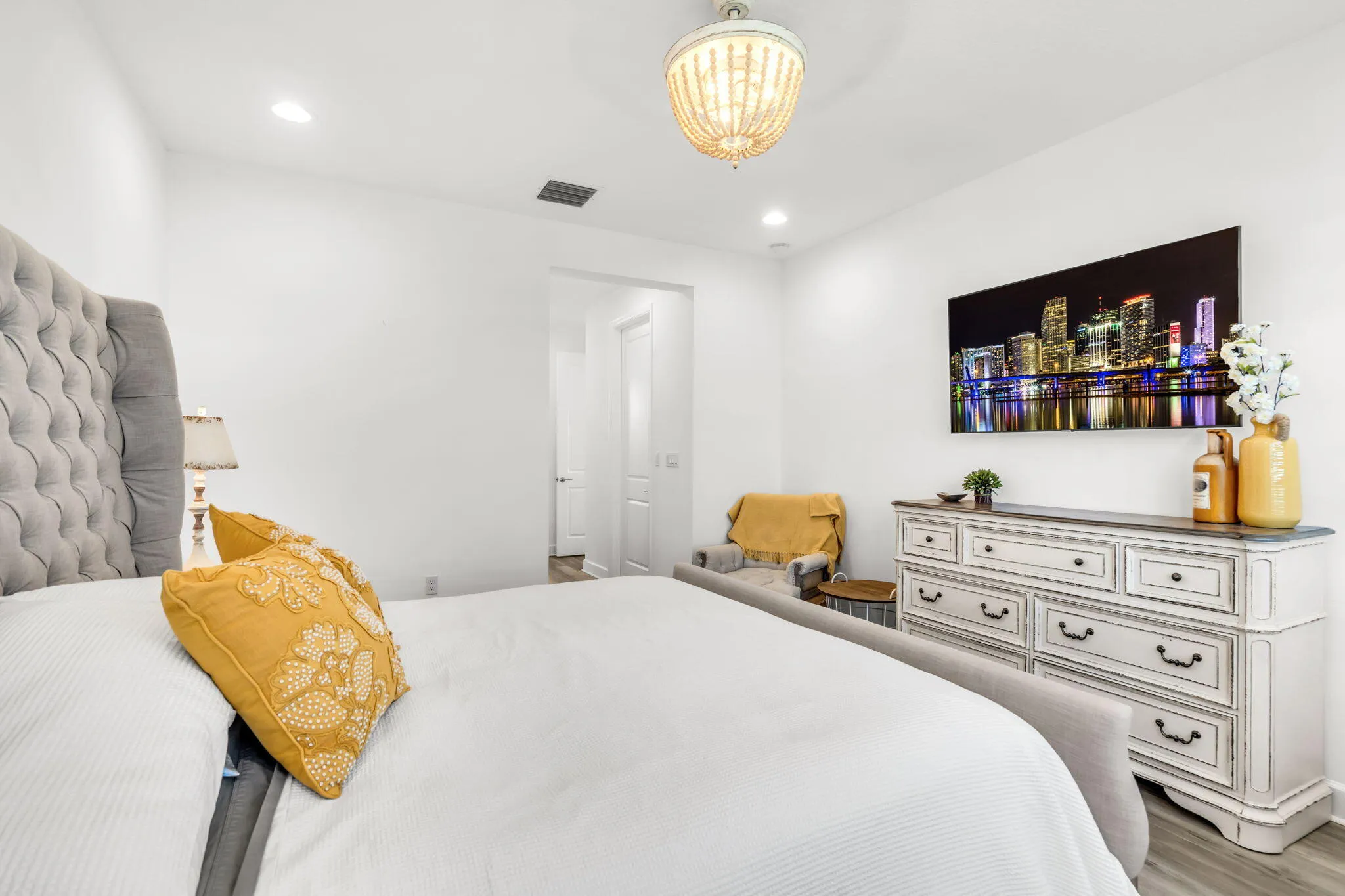 23-web-or-mls-19557Broad-23