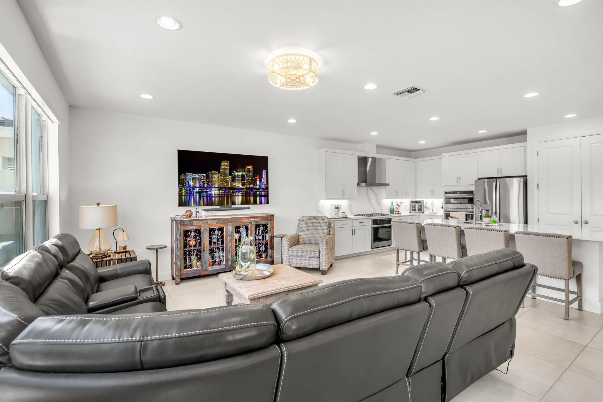 7-web-or-mls-19557Broad-7