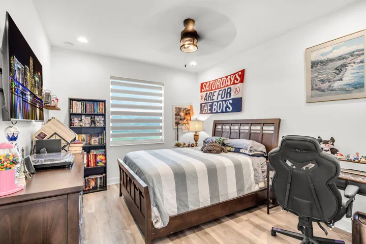 32-web-or-mls-19557Broad-32