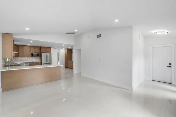 010-4879LincolnRoad-DelrayBeach-FL-33445