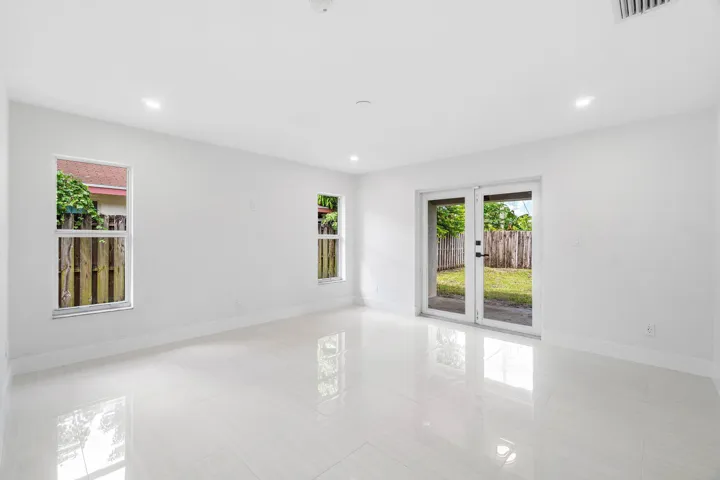 019-4879LincolnRoad-DelrayBeach-FL-33445