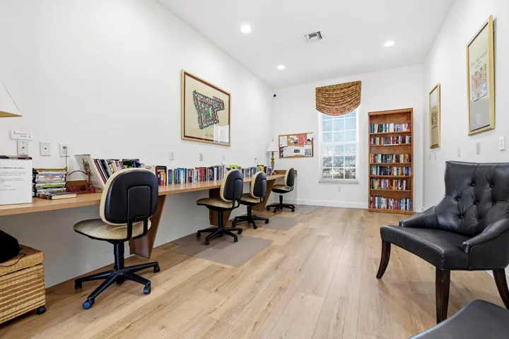 20_Clubhouse_Library
