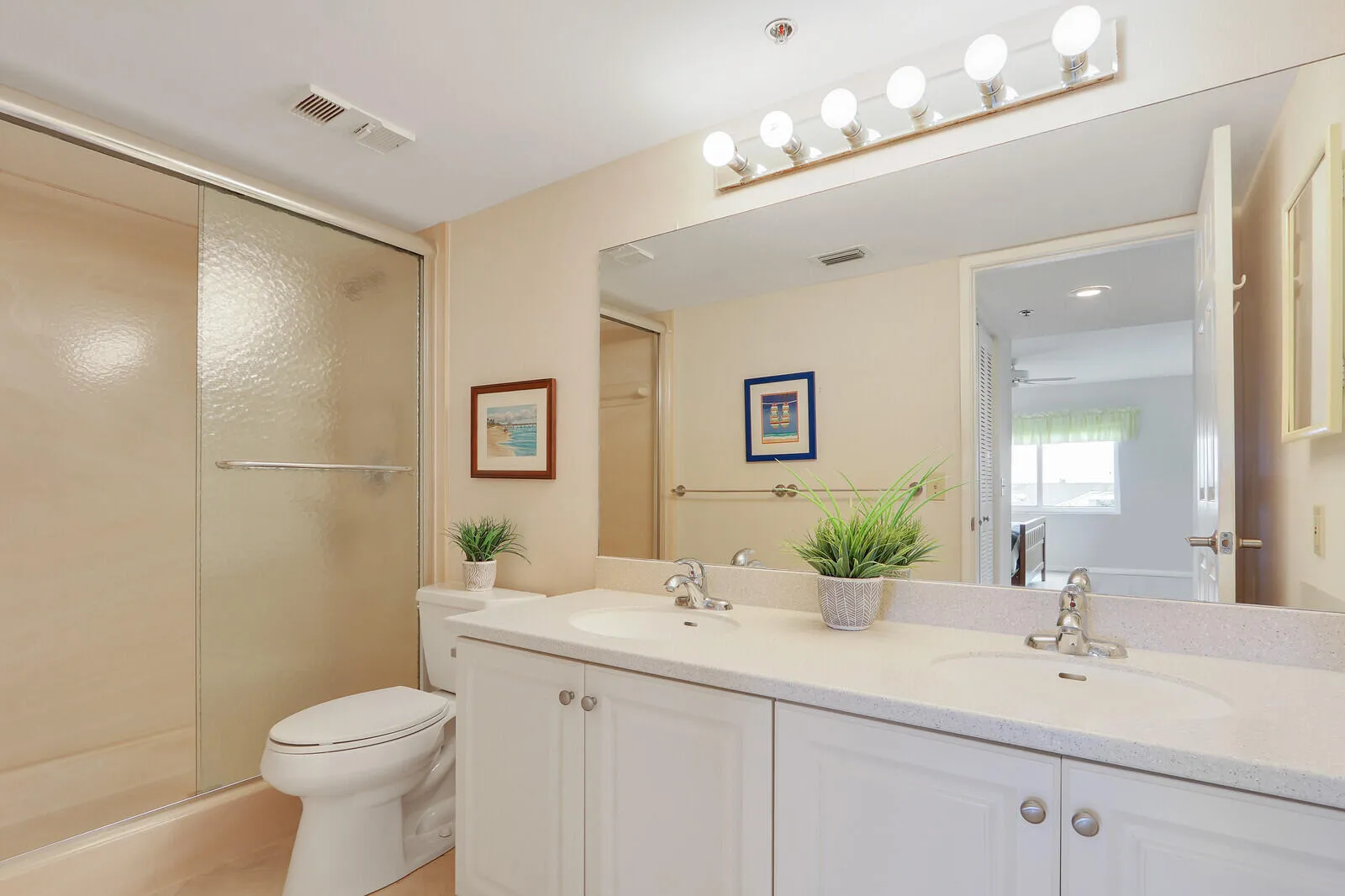 Primary Bedroom En Suite Bath