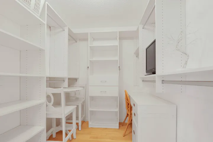 Primary Bedroom En Suite Walk-in Closet