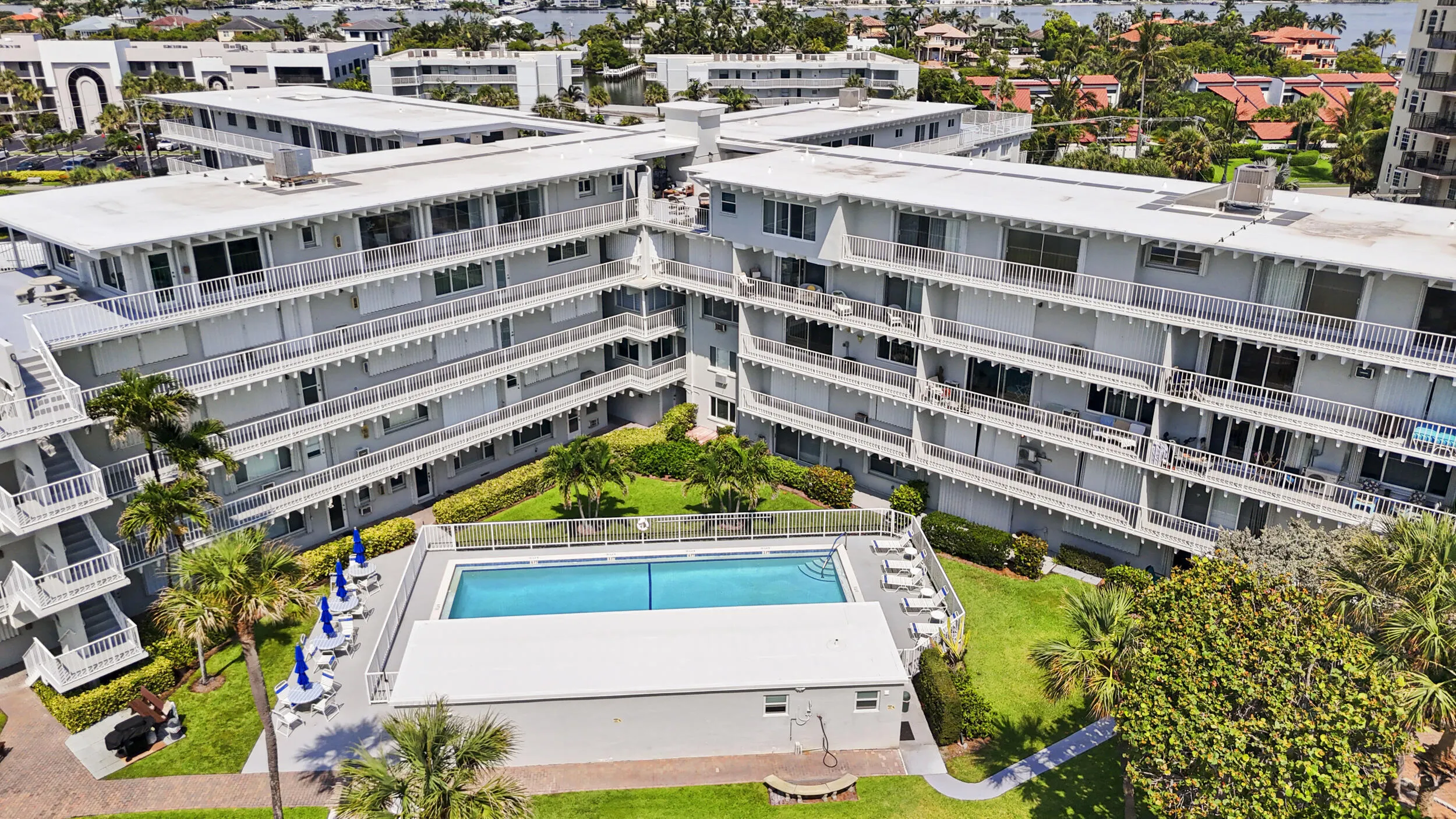 55+ Building Steps From The Ocean