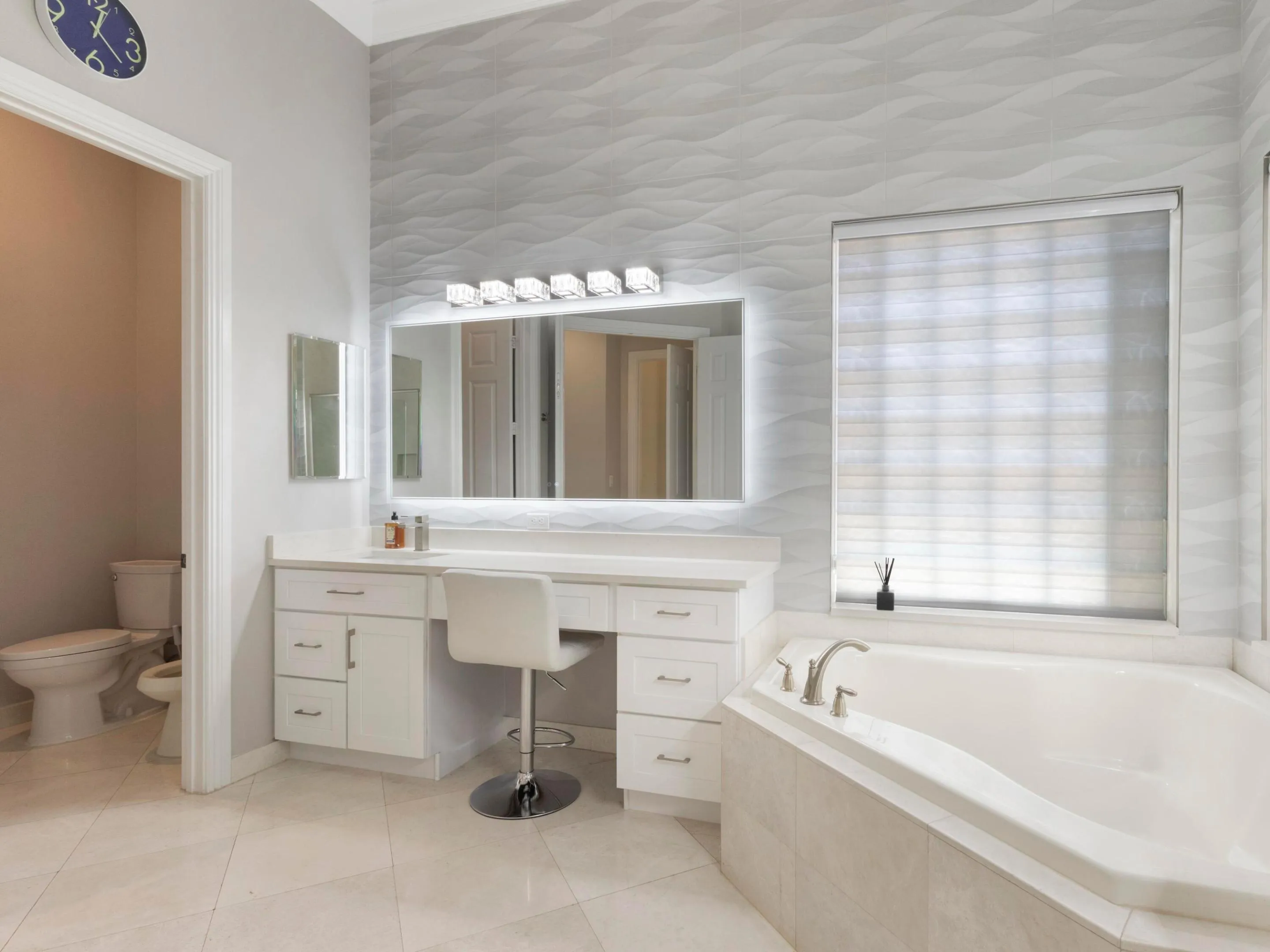 Principal Bathroom 3