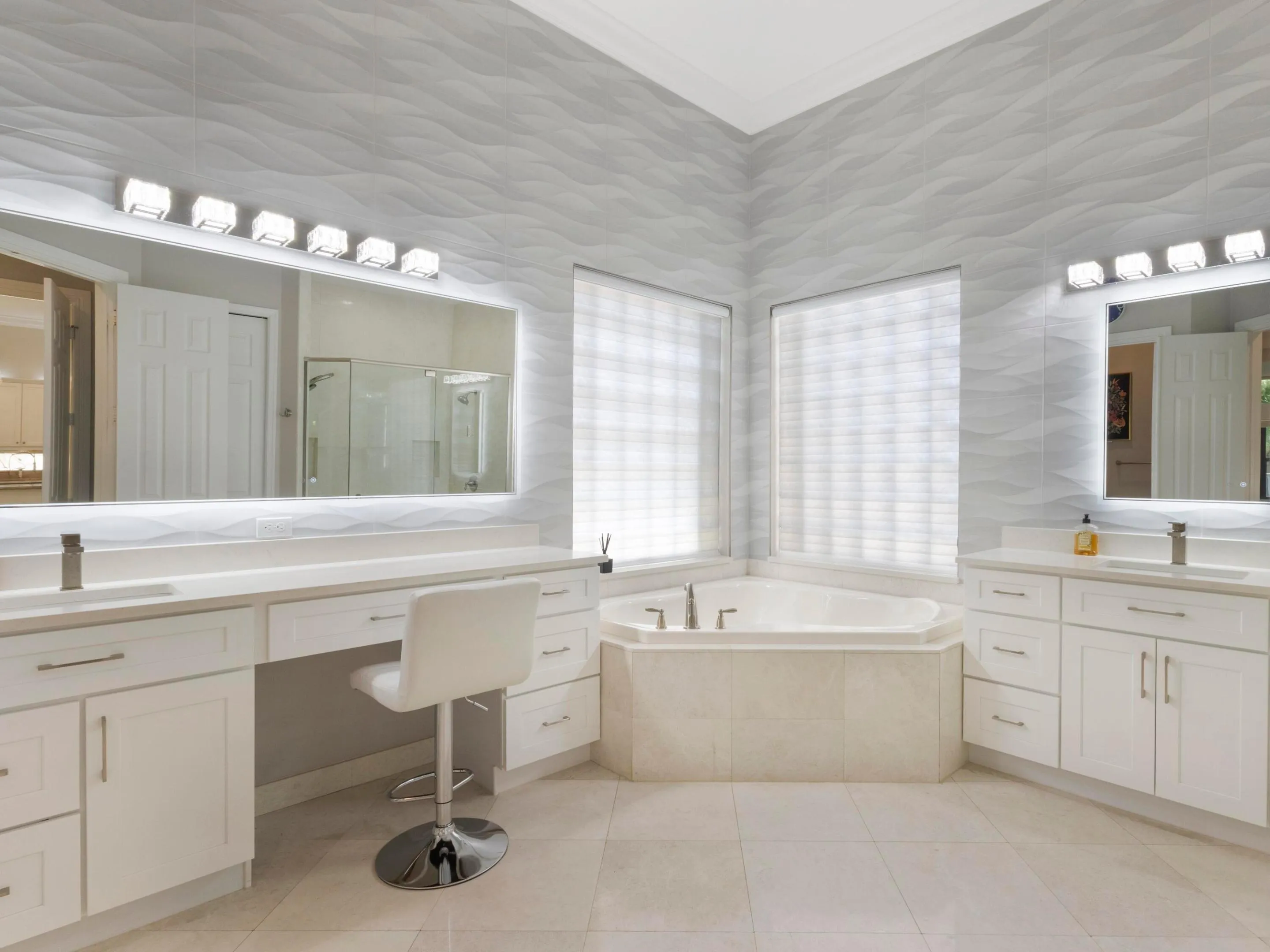 Principal Bathroom 1