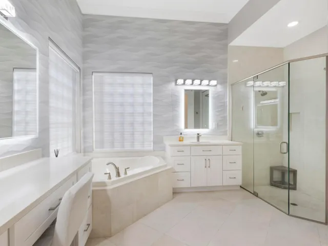 Principal Bathroom 2