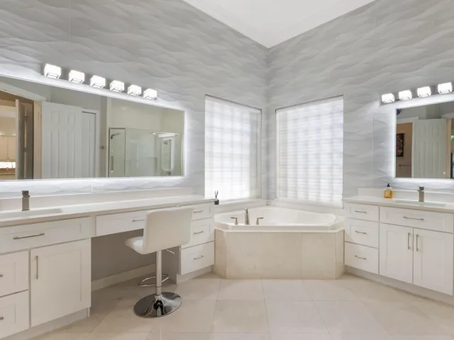 Principal Bathroom 1