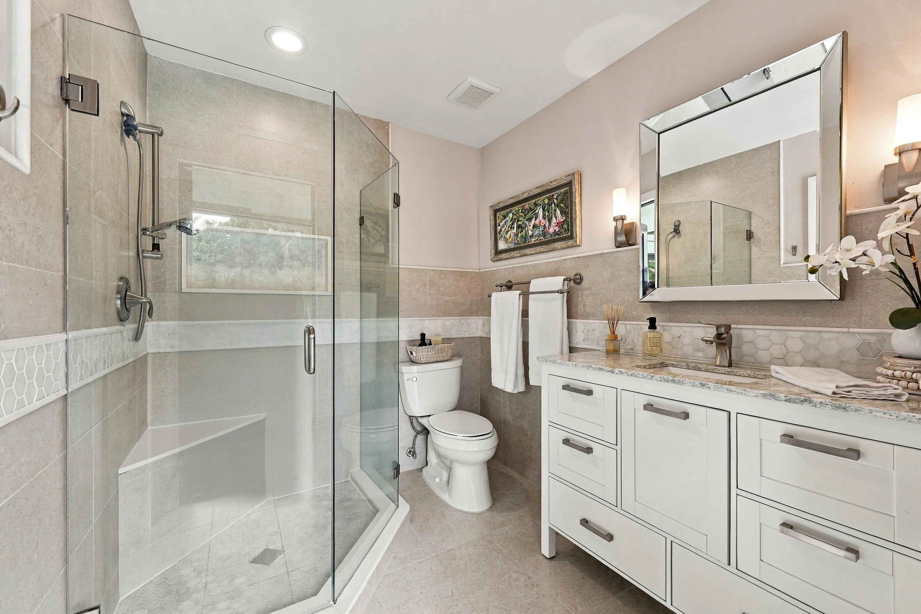 Primary Bath-cabana to pool/patio