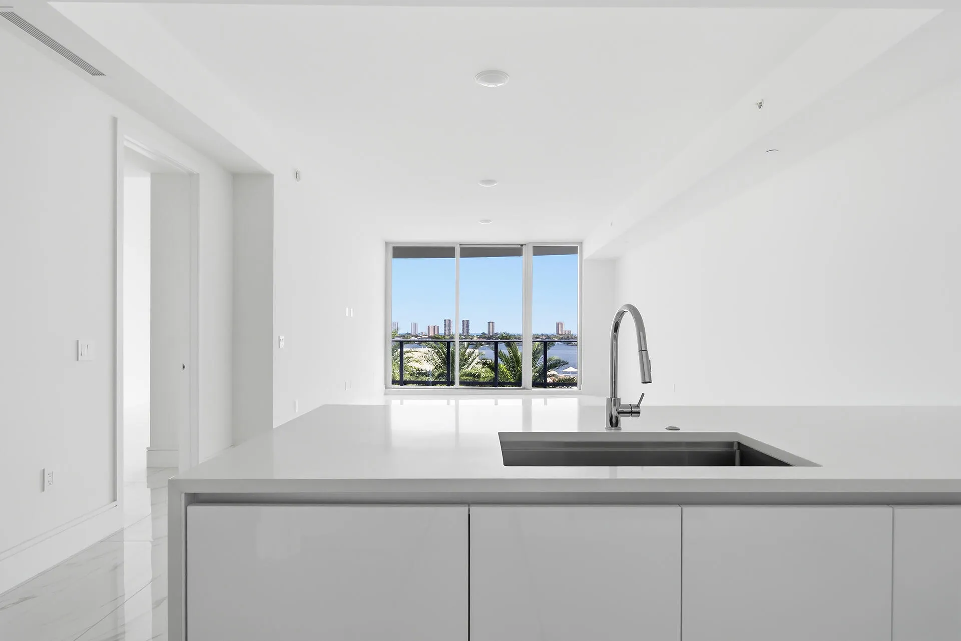 220-LAKESHORE-DRIVE-804-33403-022