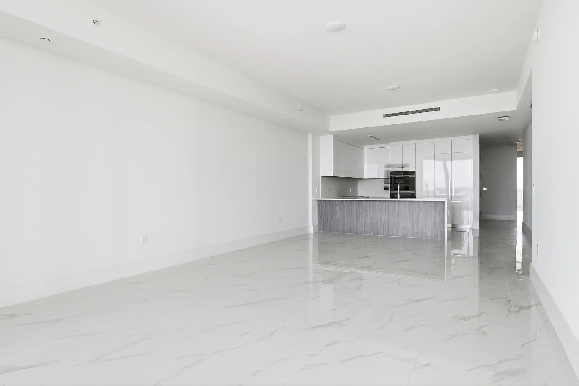 220-LAKESHORE-DRIVE-804-33403-005
