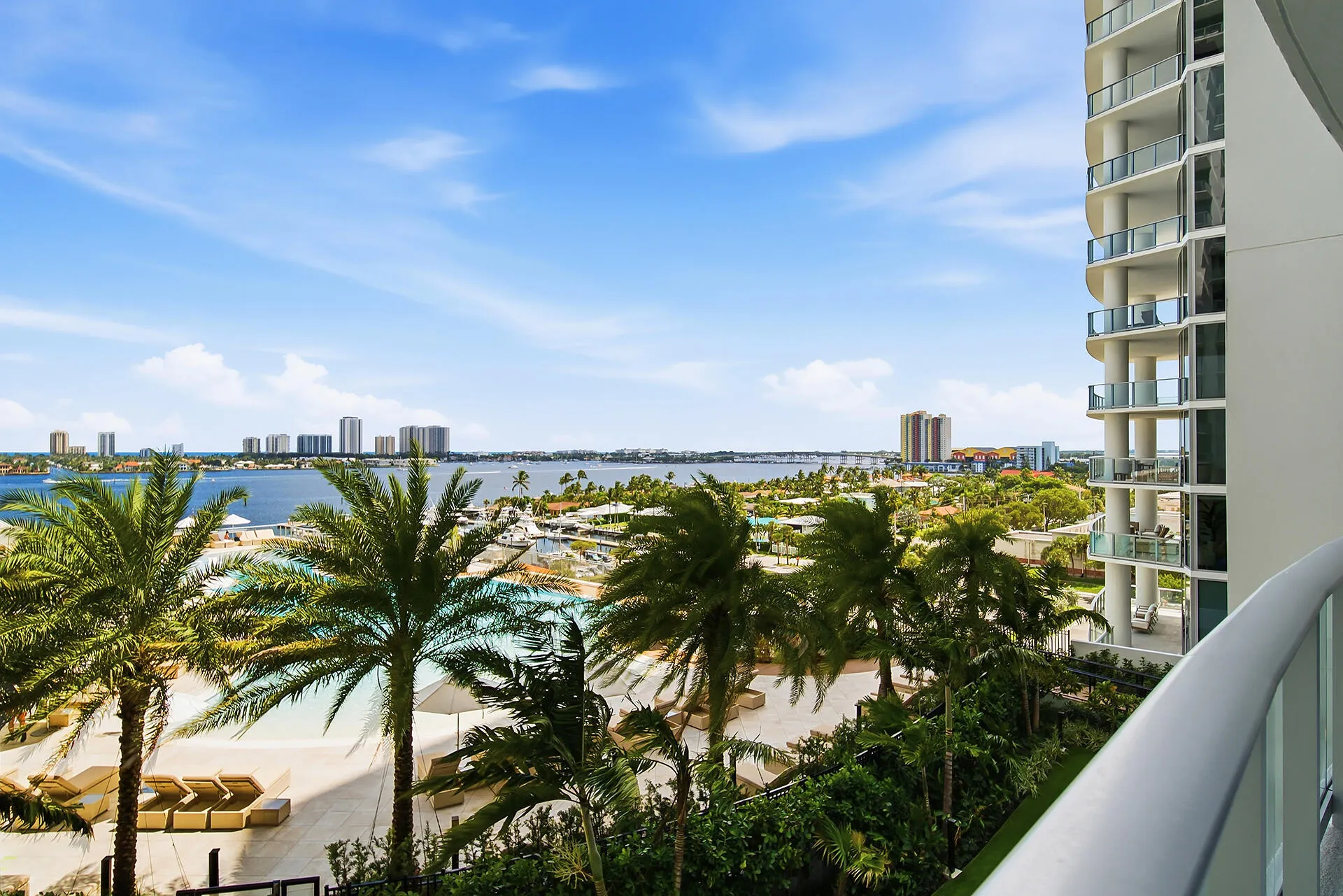 220-LAKESHORE-DRIVE-804-33403-028