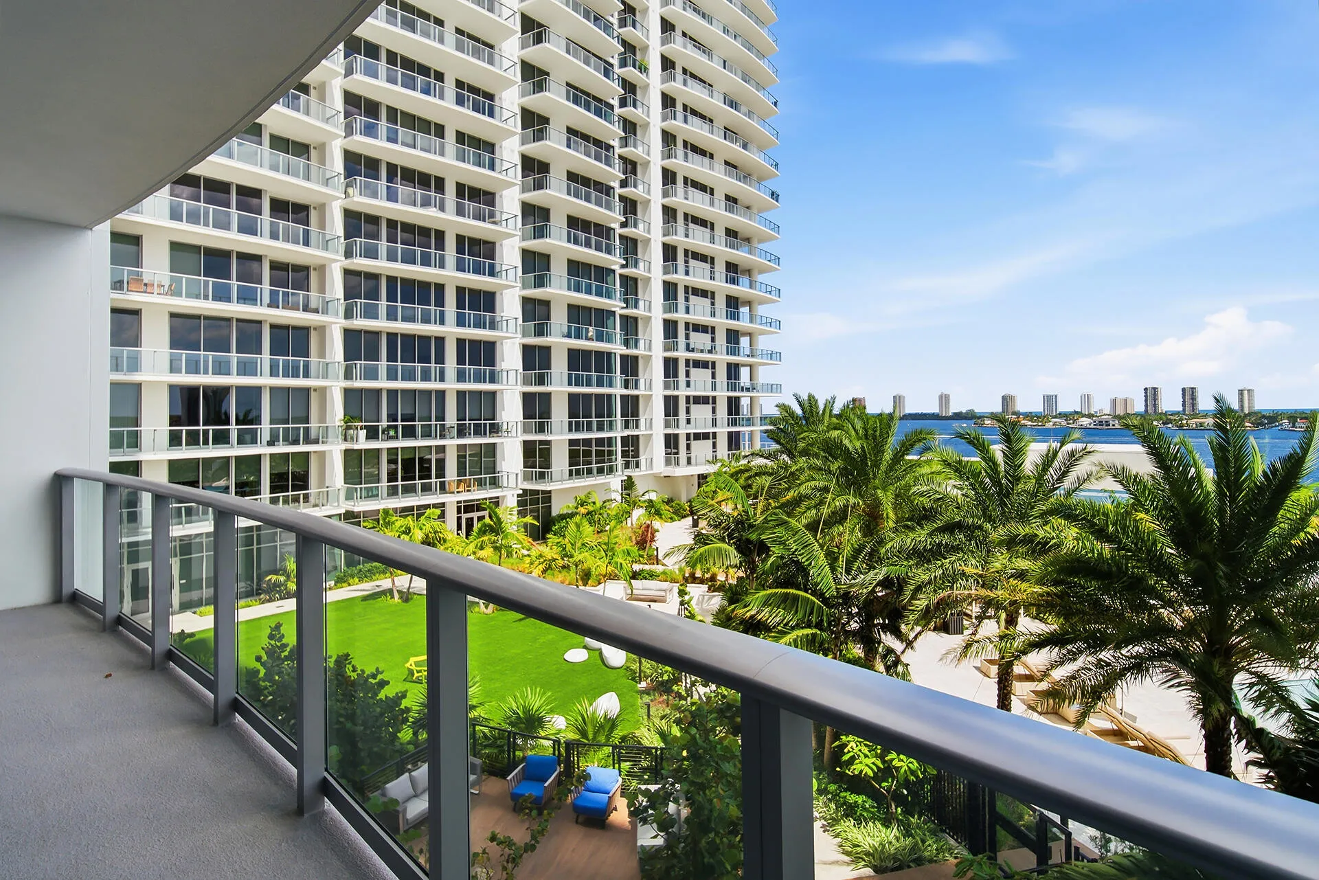 220-LAKESHORE-DRIVE-804-33403-026
