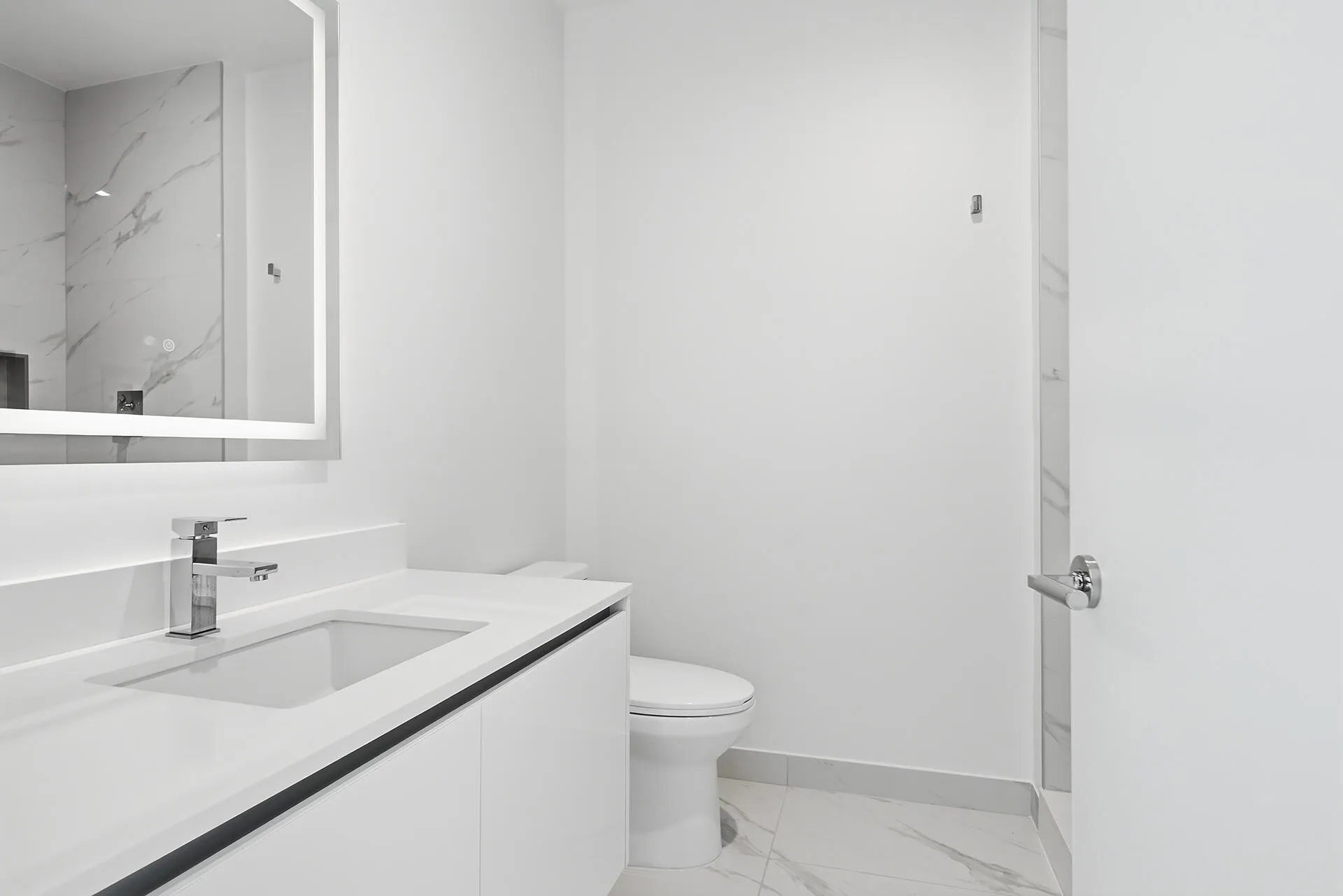 220-LAKESHORE-DRIVE-804-33403-037