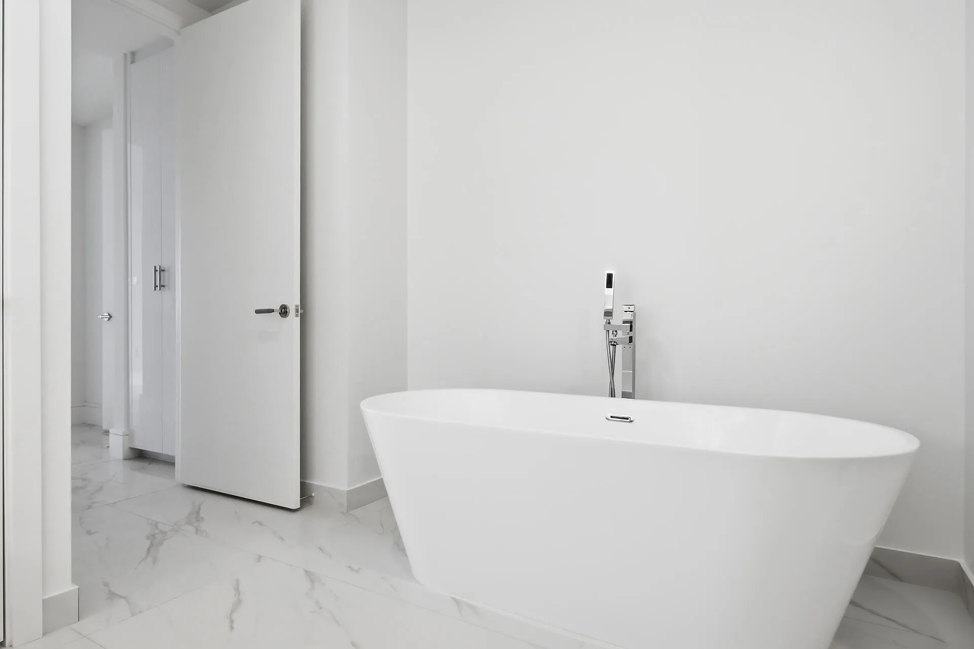 220-LAKESHORE-DRIVE-804-33403-014