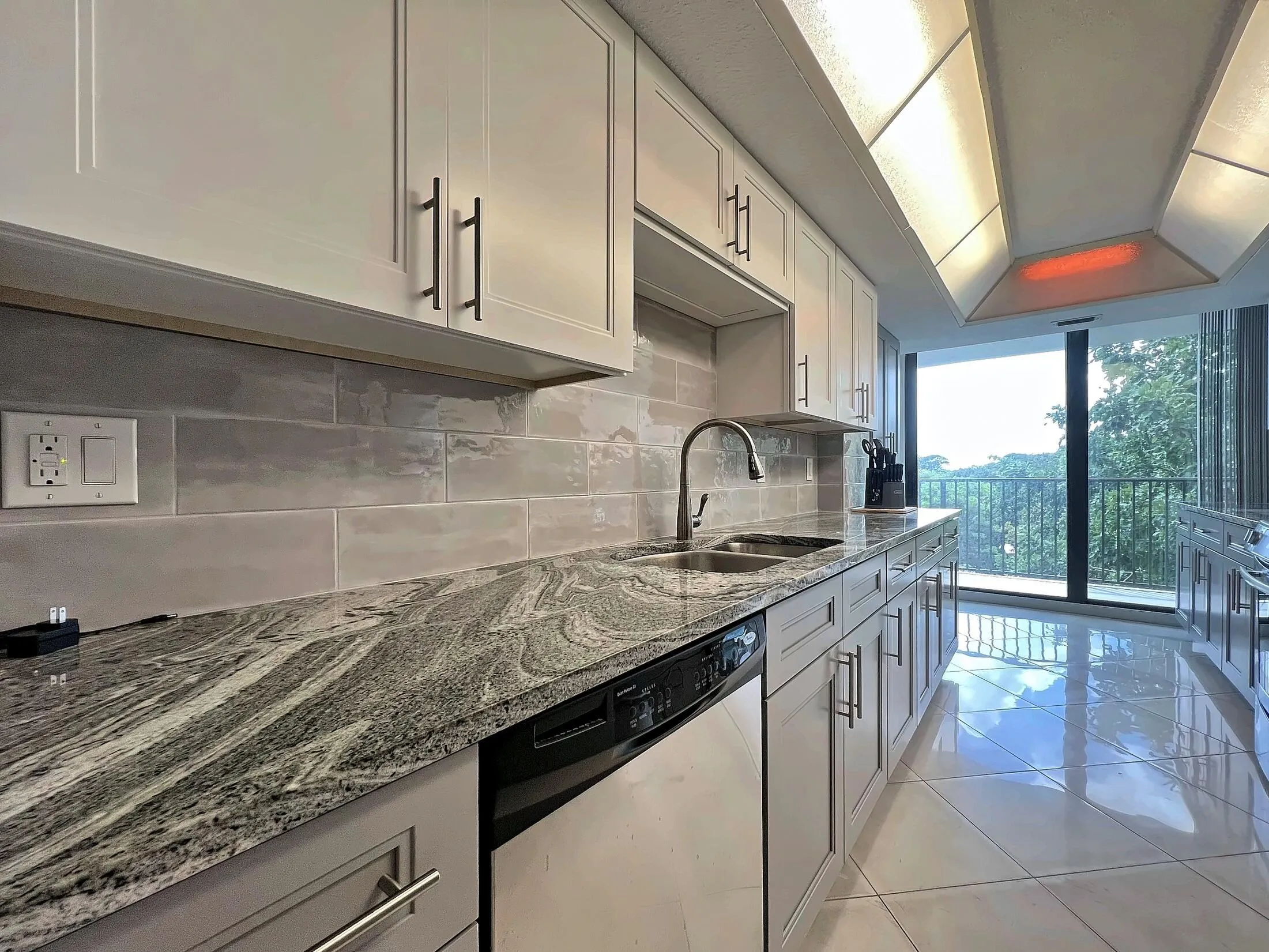 41-kitchen-counter-view