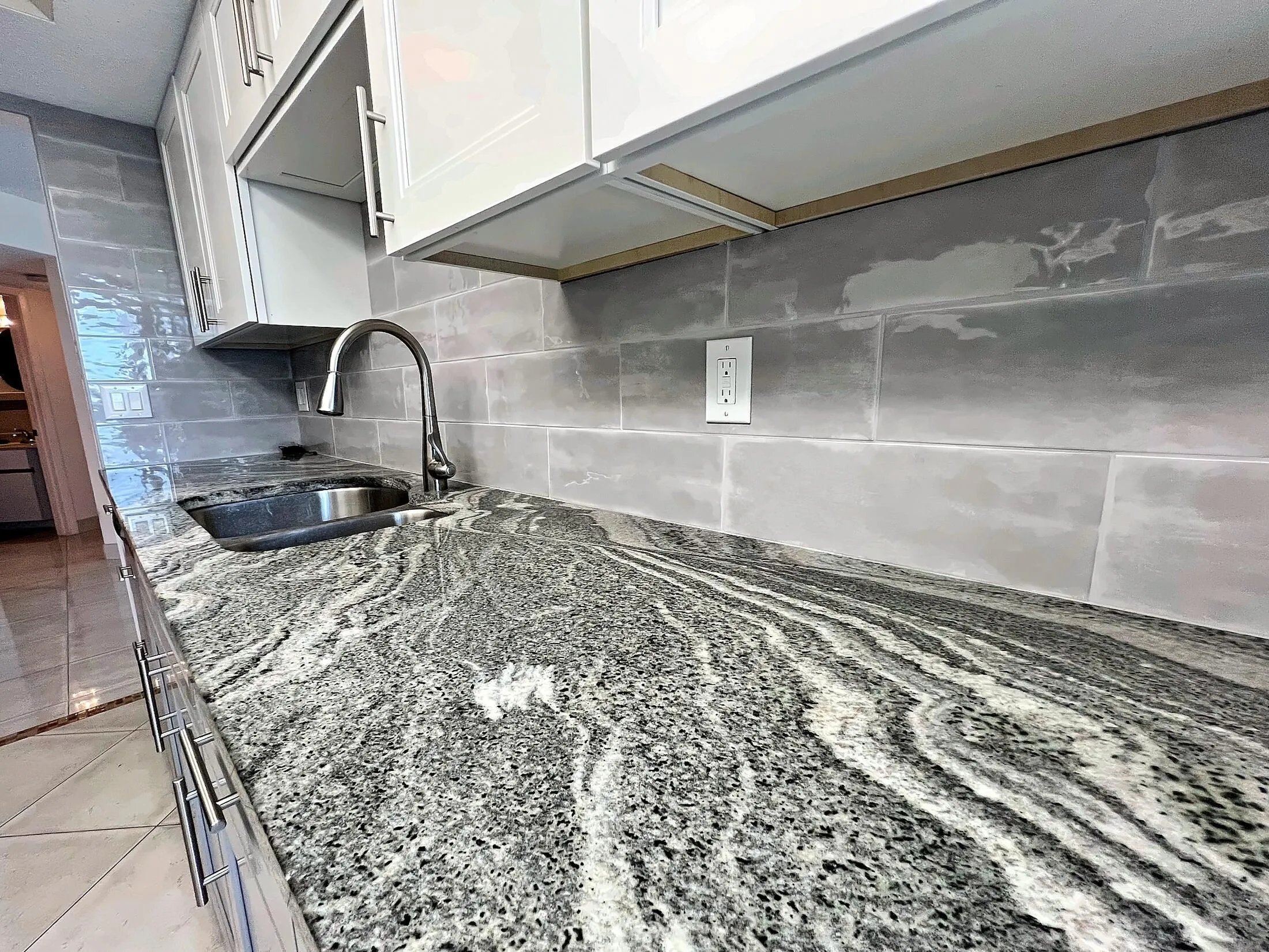 44-granite-counter-detail
